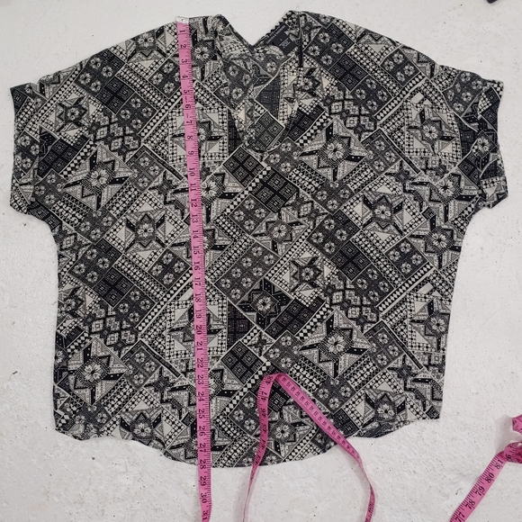 CHELSEA & THEODORE PULLOVER TOP (150) - Picture 10 of 10